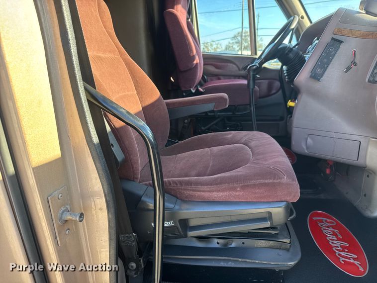 image for item NA9903 2004 Peterbilt 387 semi truck