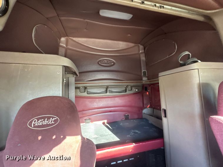 image for item NA9903 2004 Peterbilt 387 semi truck