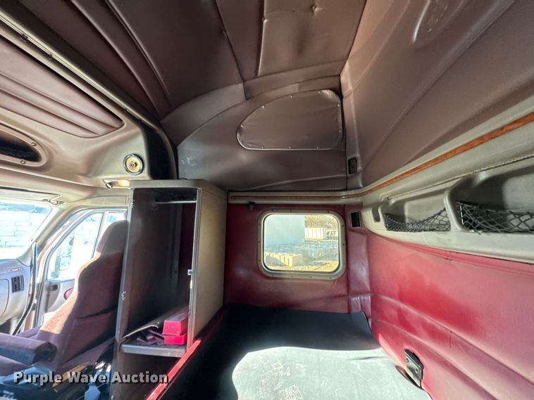 image for item NA9903 2004 Peterbilt 387 semi truck