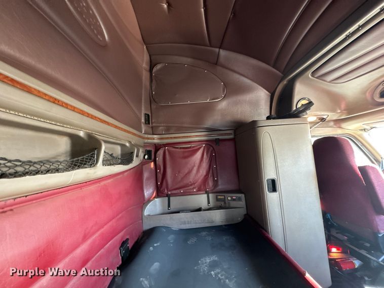 image for item NA9903 2004 Peterbilt 387 semi truck