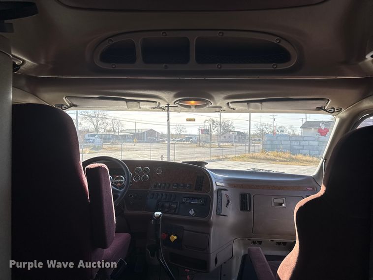 image for item NA9903 2004 Peterbilt 387 semi truck