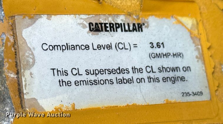 image for item NA9903 2004 Peterbilt 387 semi truck