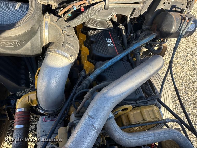 image for item NA9903 2004 Peterbilt 387 semi truck