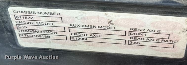 image for item NA9903 2004 Peterbilt 387 semi truck