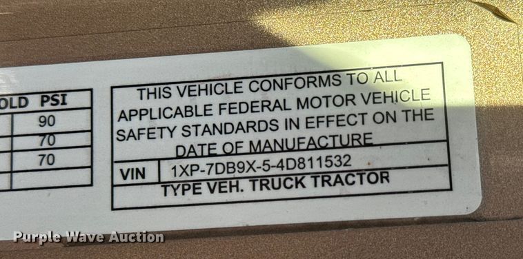 image for item NA9903 2004 Peterbilt 387 semi truck