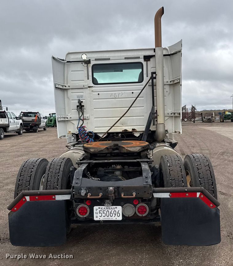 image for item NA9955 2010 Volvo VNL semi truck