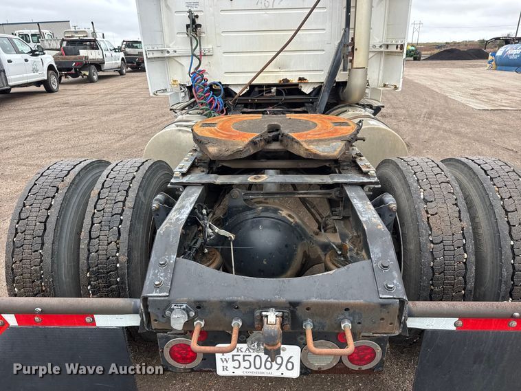 image for item NA9955 2010 Volvo VNL semi truck