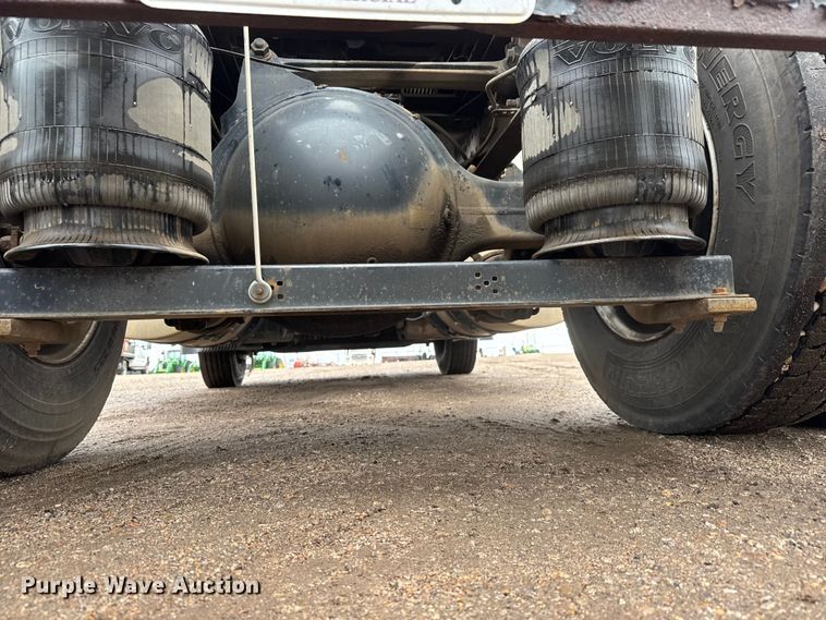 image for item NA9955 2010 Volvo VNL semi truck