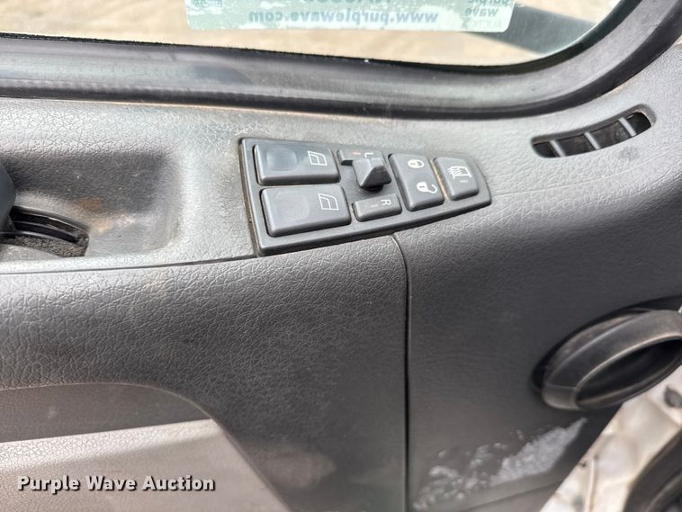 image for item NA9955 2010 Volvo VNL semi truck