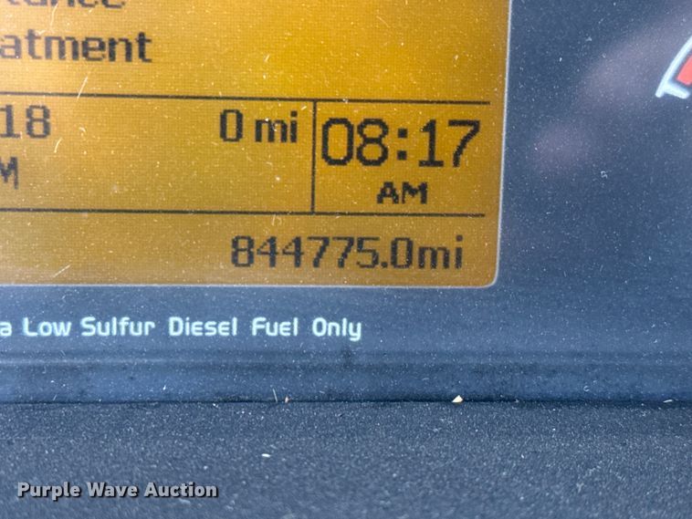 image for item NA9955 2010 Volvo VNL semi truck