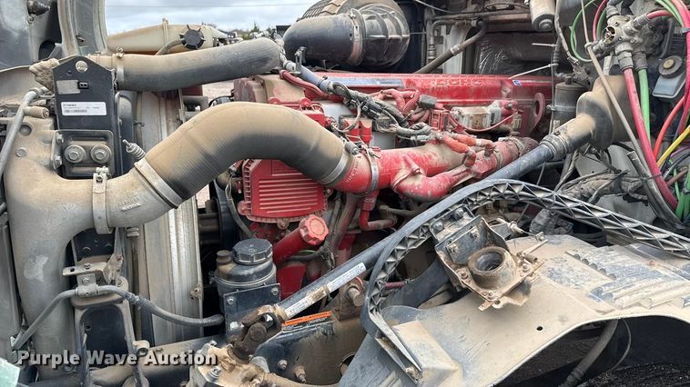 image for item NA9955 2010 Volvo VNL semi truck