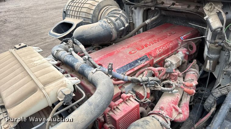 image for item NA9955 2010 Volvo VNL semi truck