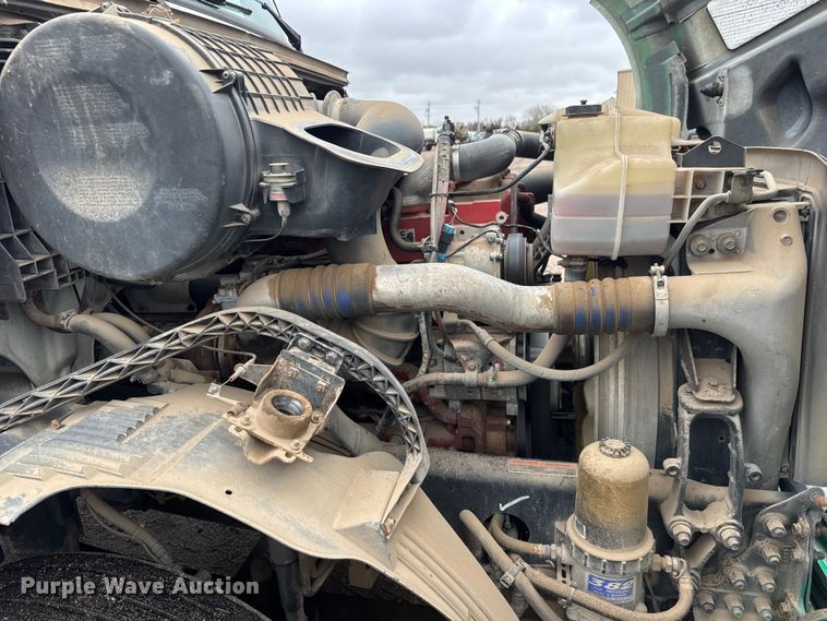 image for item NA9955 2010 Volvo VNL semi truck