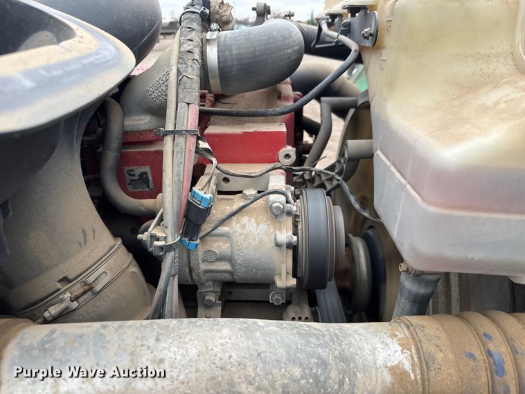 image for item NA9955 2010 Volvo VNL semi truck