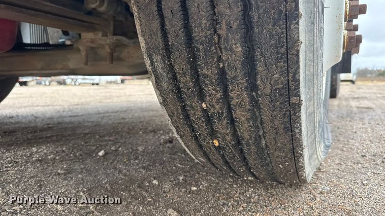 image for item NA9955 2010 Volvo VNL semi truck