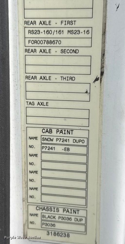 image for item NA9955 2010 Volvo VNL semi truck