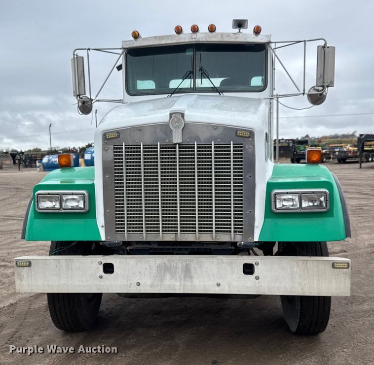 image for item NA9956 1998 Kenworth W900 truck cab and chassis