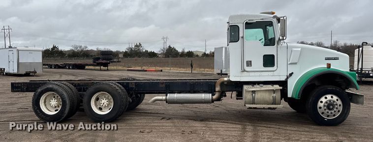 image for item NA9956 1998 Kenworth W900 truck cab and chassis