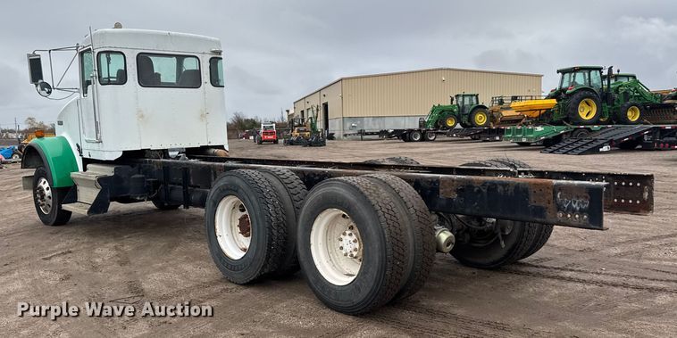 image for item NA9956 1998 Kenworth W900 truck cab and chassis