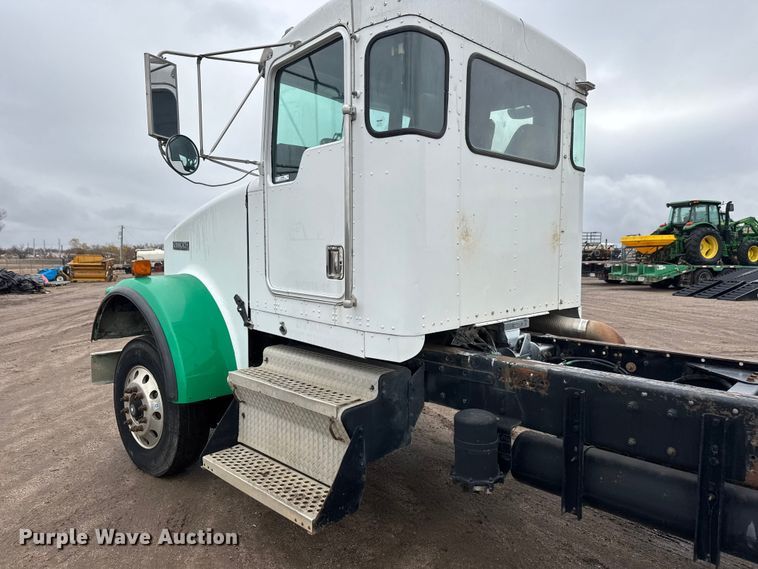 image for item NA9956 1998 Kenworth W900 truck cab and chassis