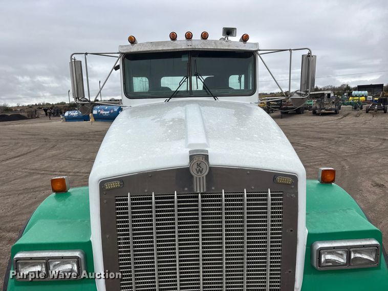 image for item NA9956 1998 Kenworth W900 truck cab and chassis