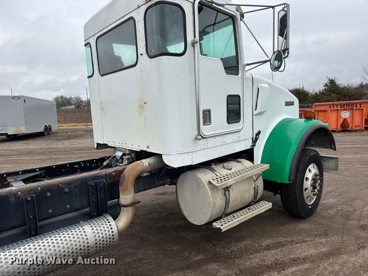 image for item NA9956 1998 Kenworth W900 truck cab and chassis