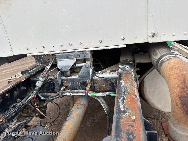 image for item NA9956 1998 Kenworth W900 truck cab and chassis