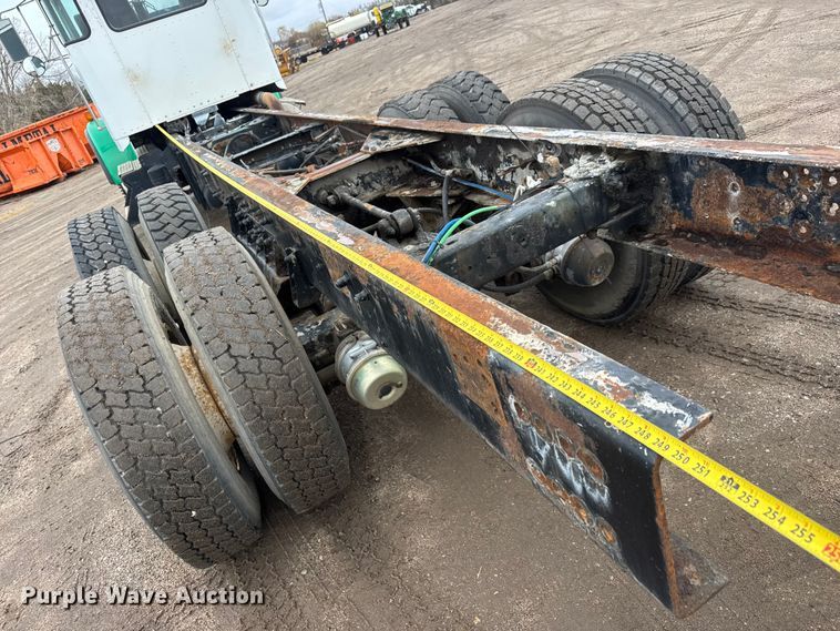 image for item NA9956 1998 Kenworth W900 truck cab and chassis