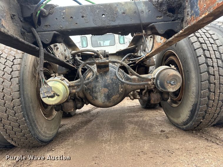 image for item NA9956 1998 Kenworth W900 truck cab and chassis