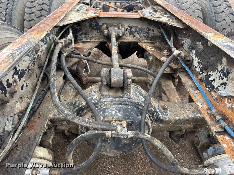 image for item NA9956 1998 Kenworth W900 truck cab and chassis