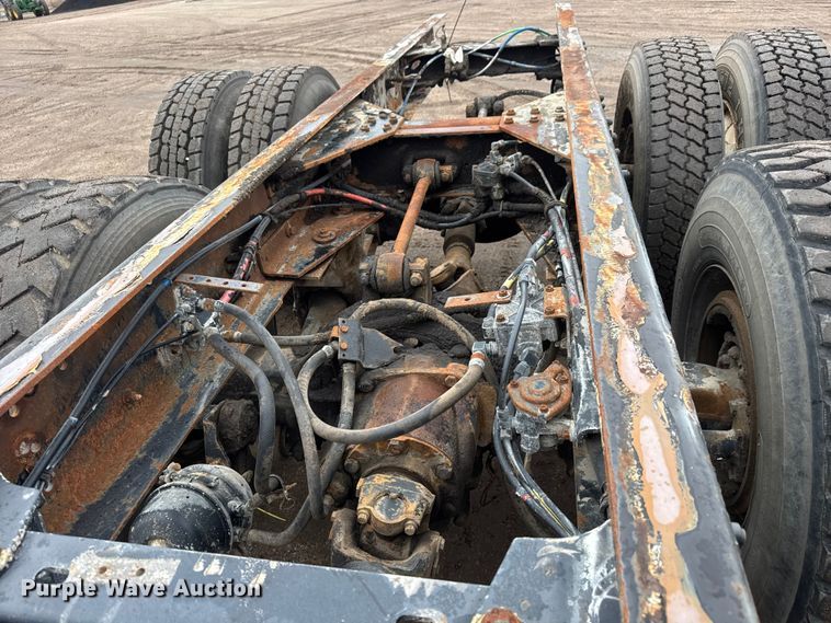 image for item NA9956 1998 Kenworth W900 truck cab and chassis