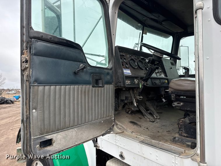 image for item NA9956 1998 Kenworth W900 truck cab and chassis