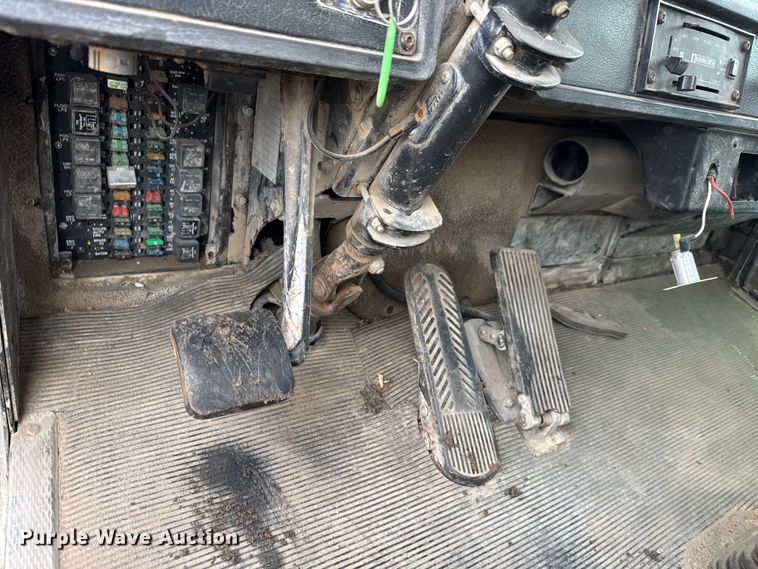 image for item NA9956 1998 Kenworth W900 truck cab and chassis