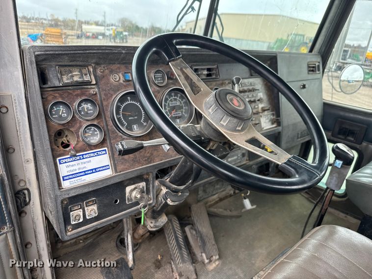 image for item NA9956 1998 Kenworth W900 truck cab and chassis