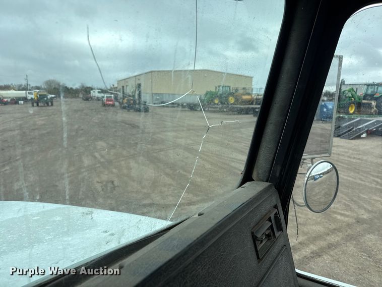 image for item NA9956 1998 Kenworth W900 truck cab and chassis