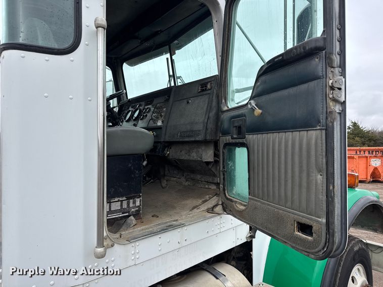 image for item NA9956 1998 Kenworth W900 truck cab and chassis