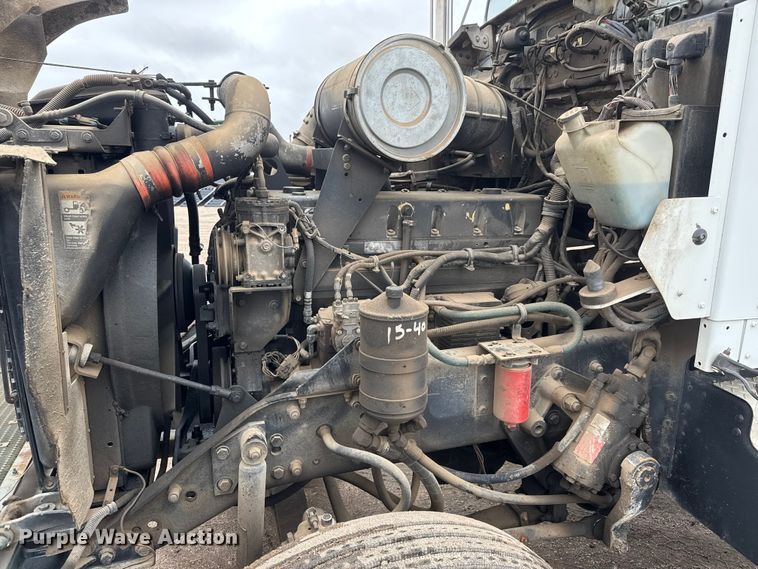 image for item NA9956 1998 Kenworth W900 truck cab and chassis