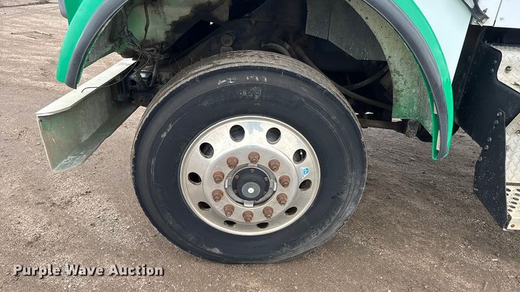 image for item NA9956 1998 Kenworth W900 truck cab and chassis