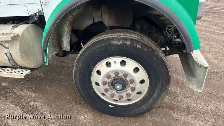 image for item NA9956 1998 Kenworth W900 truck cab and chassis