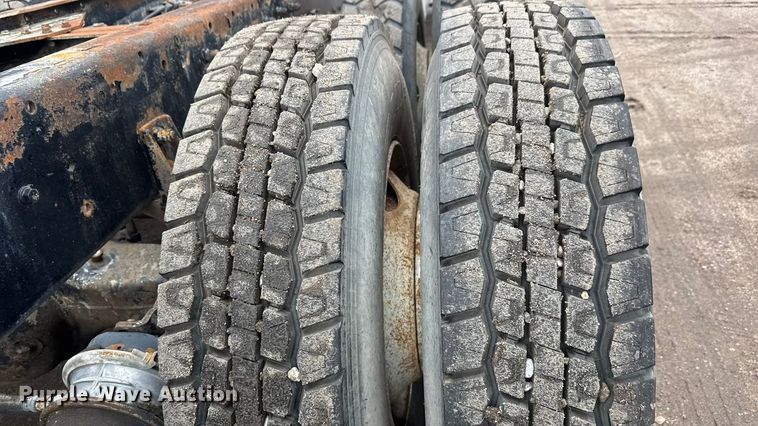 image for item NA9956 1998 Kenworth W900 truck cab and chassis