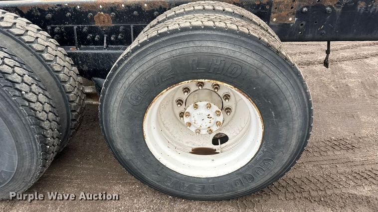 image for item NA9956 1998 Kenworth W900 truck cab and chassis