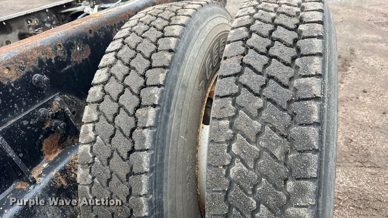 image for item NA9956 1998 Kenworth W900 truck cab and chassis