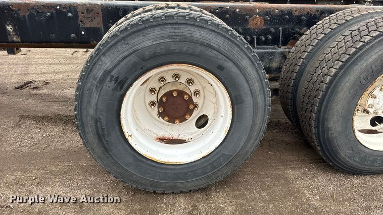 image for item NA9956 1998 Kenworth W900 truck cab and chassis