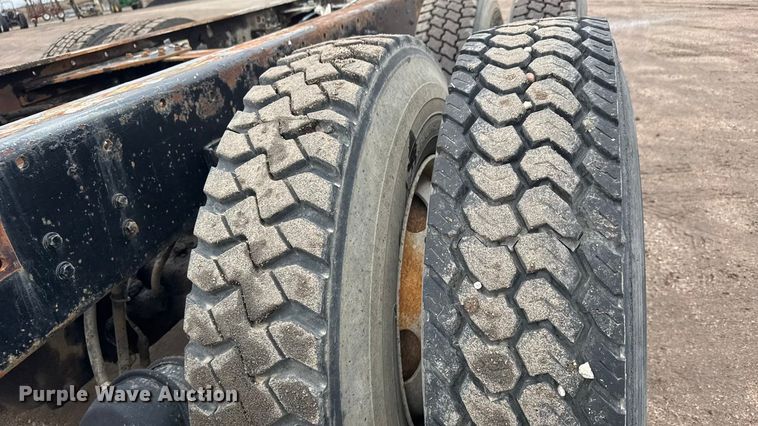 image for item NA9956 1998 Kenworth W900 truck cab and chassis