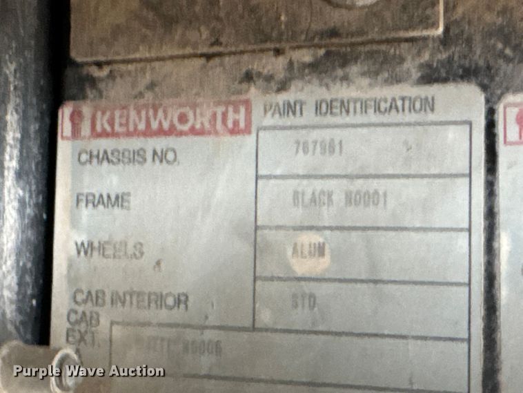 image for item NA9956 1998 Kenworth W900 truck cab and chassis