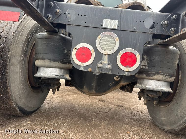 image for item NA9962 2007 Freightliner Columbia 120 semi truck