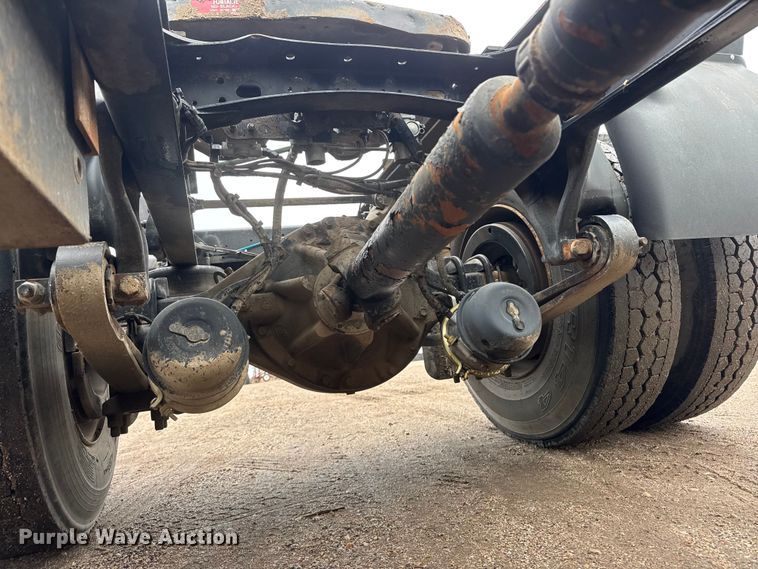 image for item NA9962 2007 Freightliner Columbia 120 semi truck