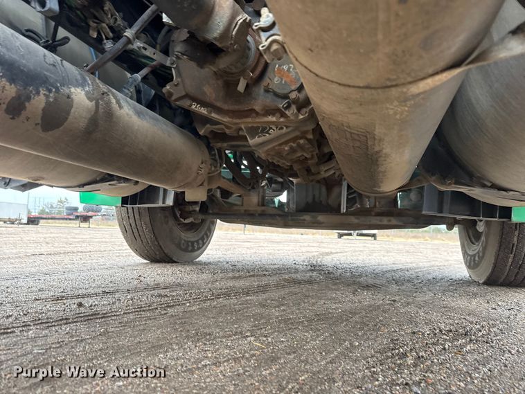 image for item NA9962 2007 Freightliner Columbia 120 semi truck