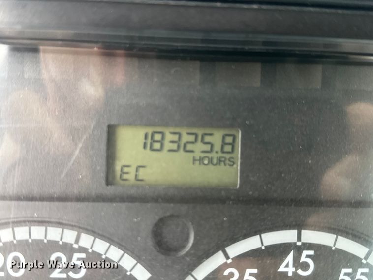 image for item NA9962 2007 Freightliner Columbia 120 semi truck