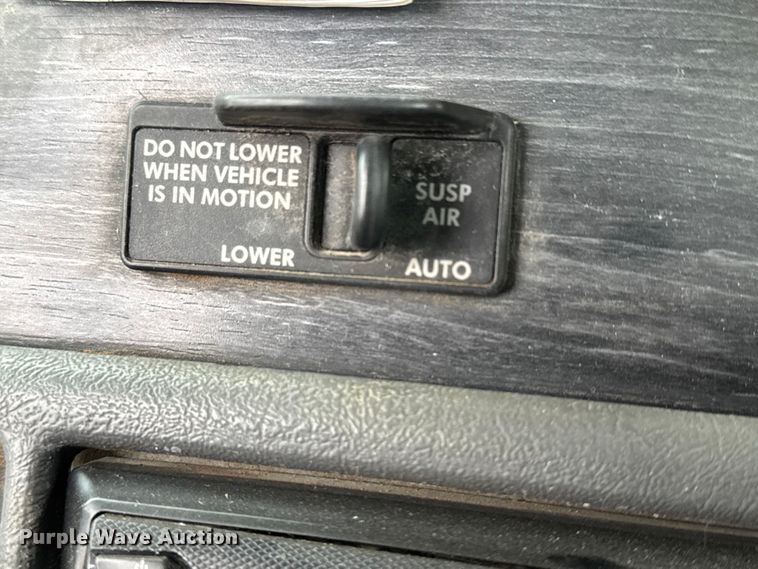 image for item NA9962 2007 Freightliner Columbia 120 semi truck